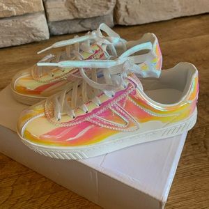 Trethorn yellow iridescent shoes women’s us 4M